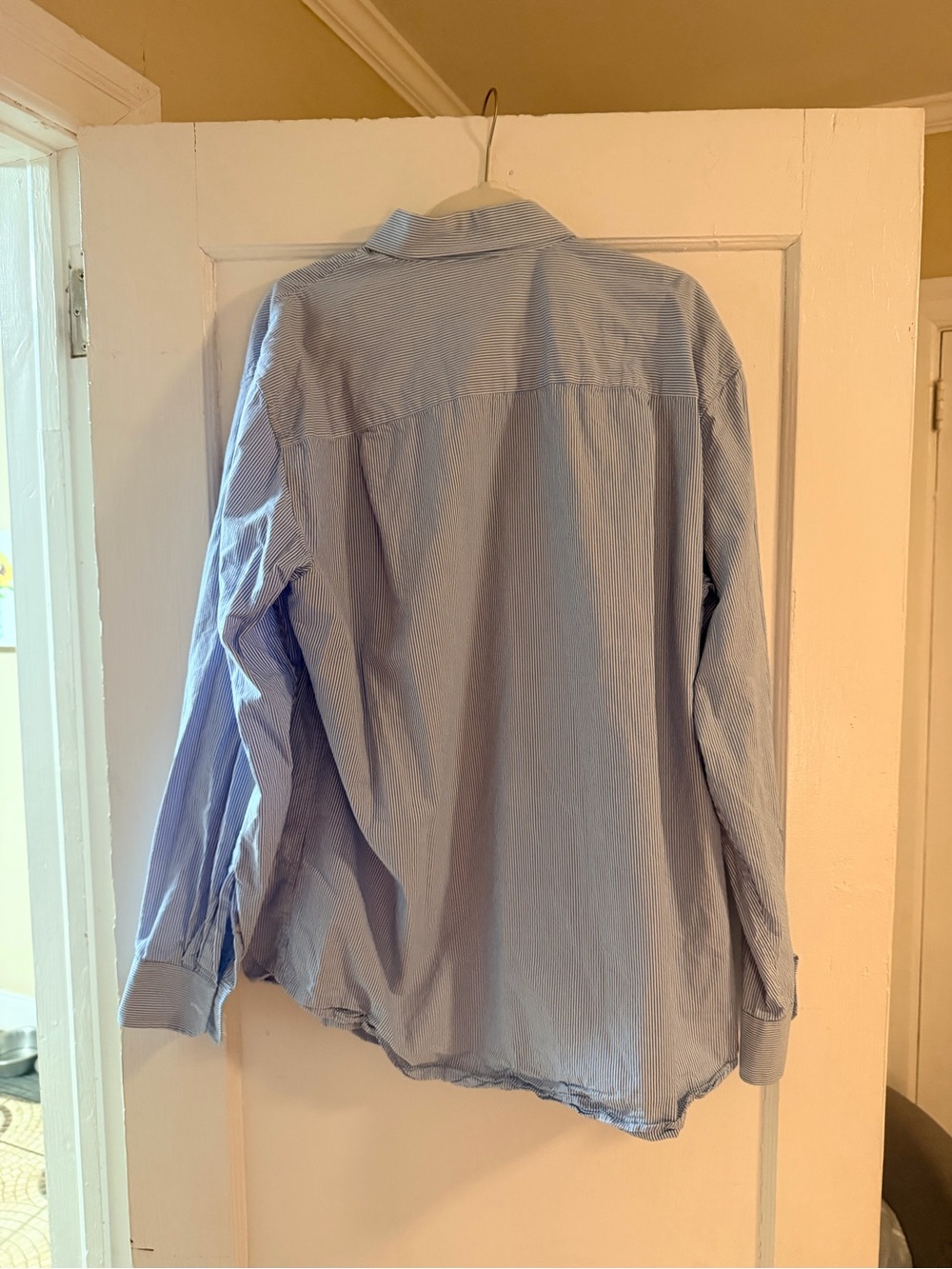 IZOD Men’s Blue Stripe Button-Down Shirt – XLT - Picture 3 of 3